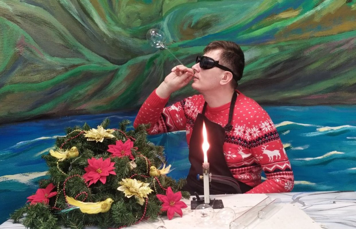 "Музей разбитой ёлочной игрушки"