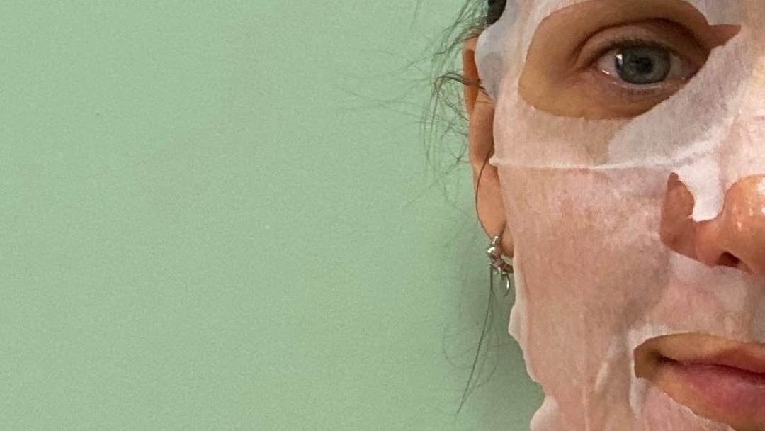 После тканевой маски нужно ли мыть лицо. Для использованных масок. Пользуйтесь масками. Нужно ли мыть лицо после тканевой маски. Результат от применения тканевых масок.