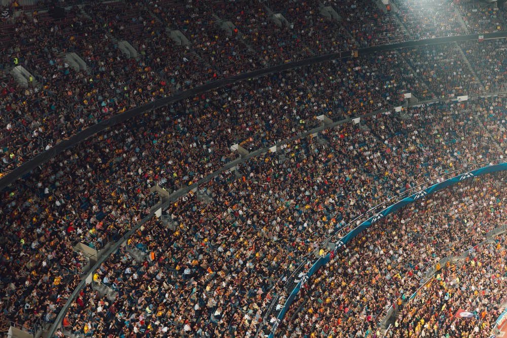 Сколько зрителей вмещает стадион