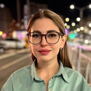 Юлия Стройнова