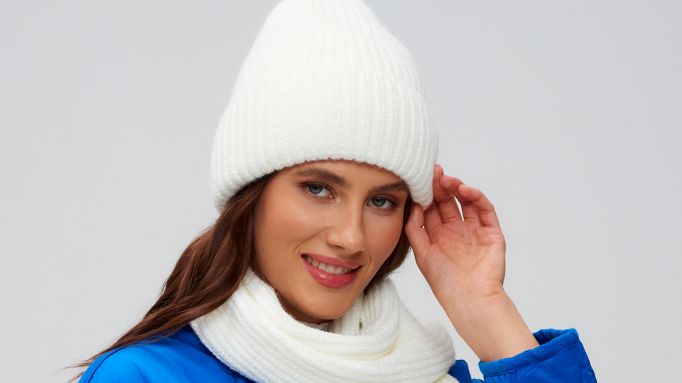 Какие головные уборы и шарфы носить зимой: только трендовые варианты
