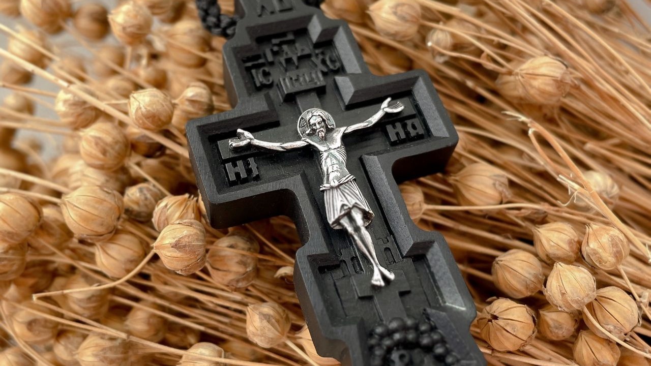 Нательный крестик: что он символизирует для православного верующего | Кириллица | Дзен